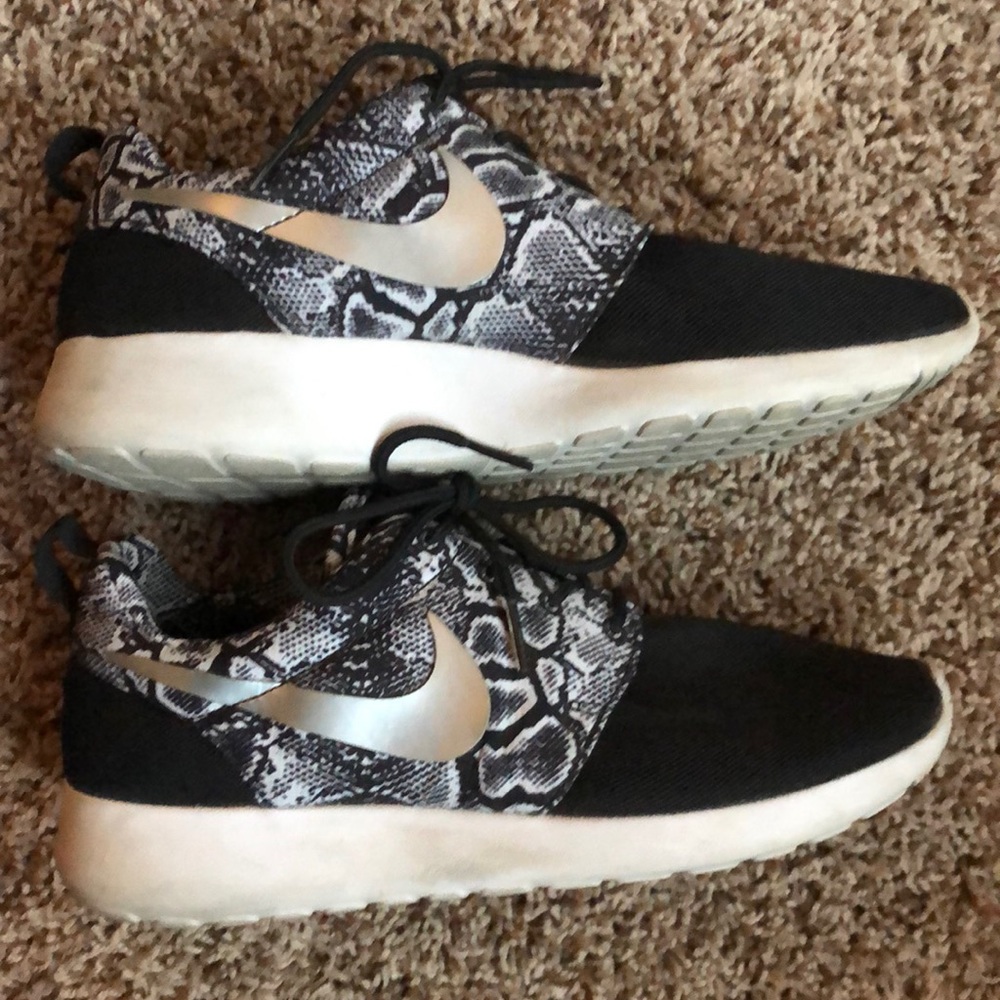 Nike women’s 8 - Roche shoes